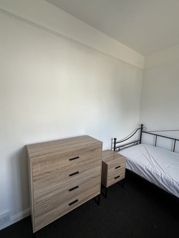 Room Pilton Place in Cardiff