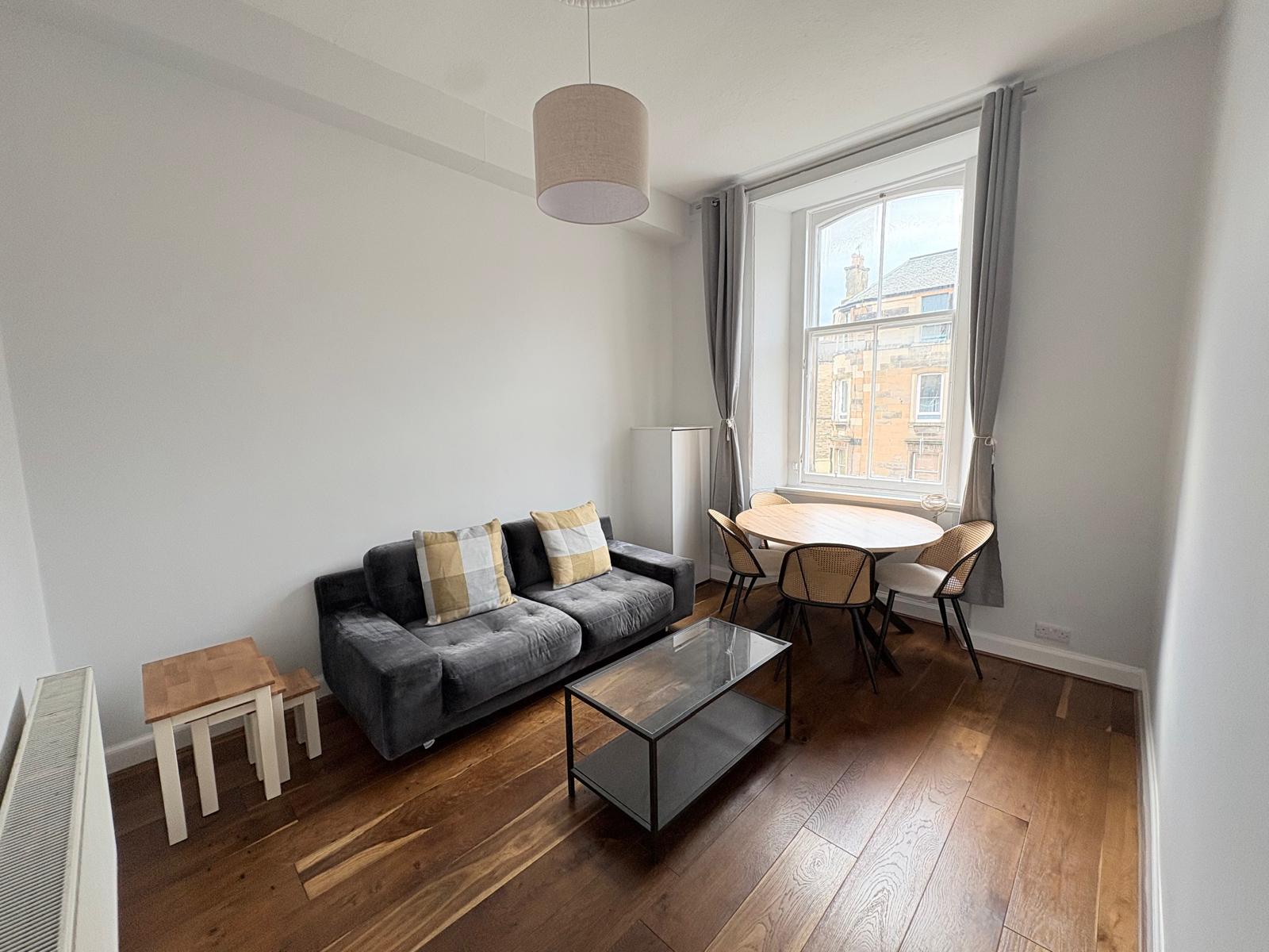 Flat Dalmeny Street in City of Edinburgh