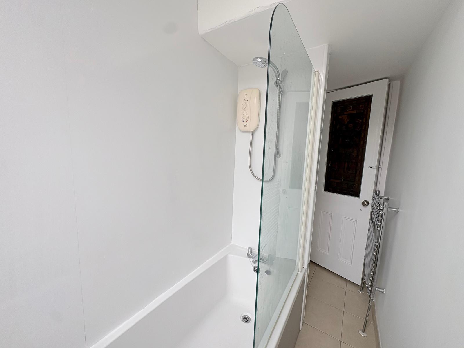 Flat Dalmeny Street in City of Edinburgh