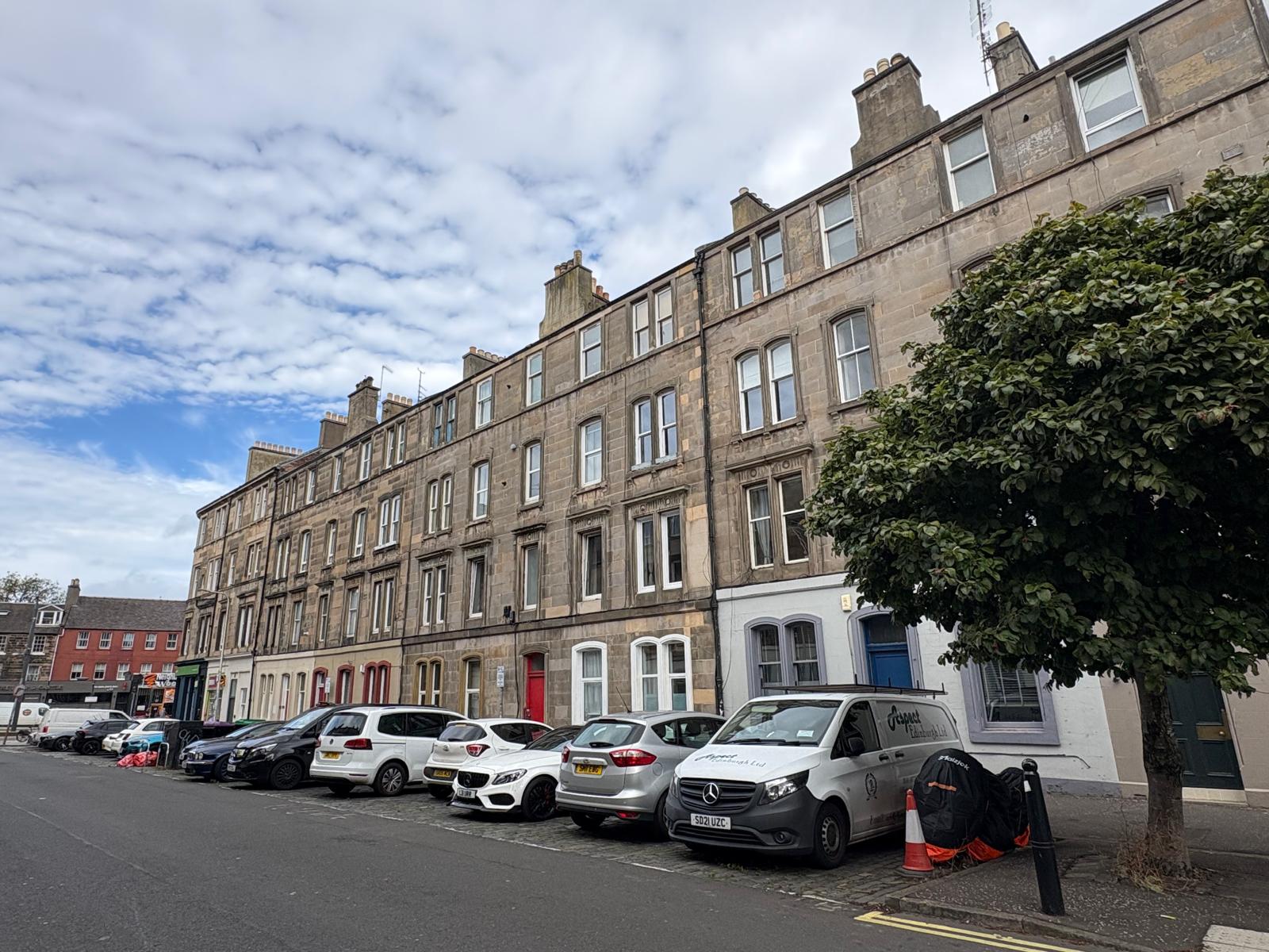 Flat Dalmeny Street in City of Edinburgh