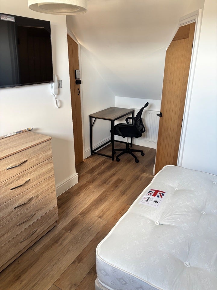 Room Bournewood Road in Greater London