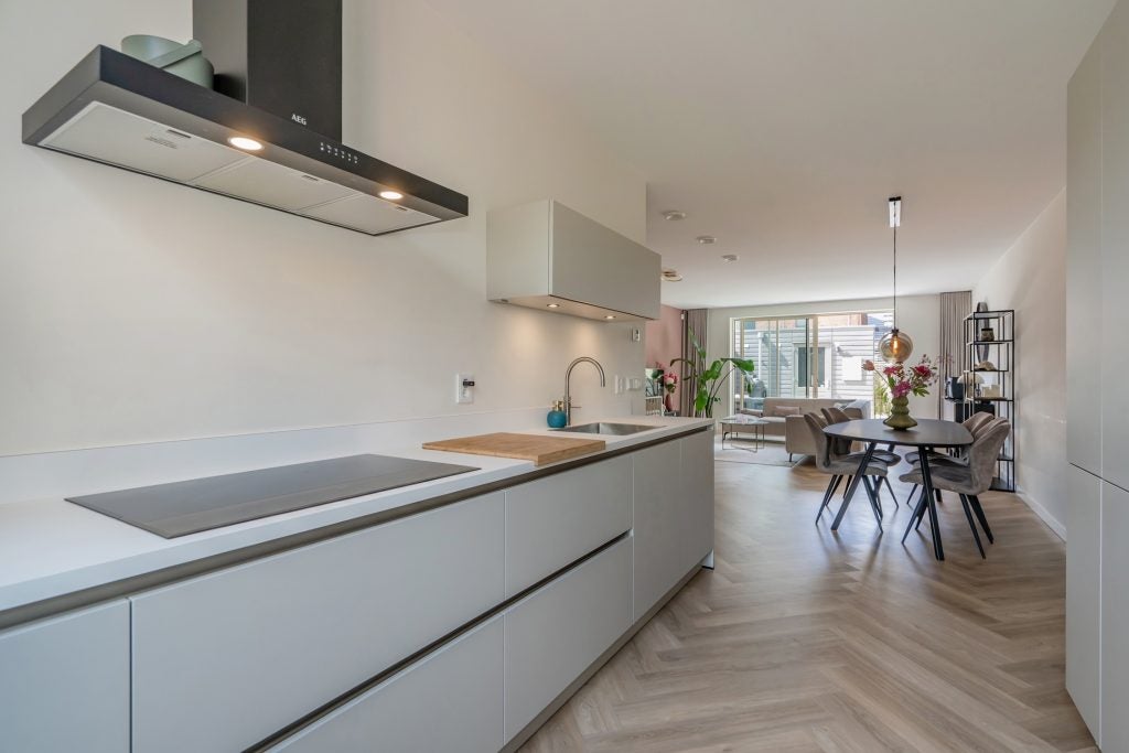 Tussenwoning te koop: Frogersingel 8, Delft