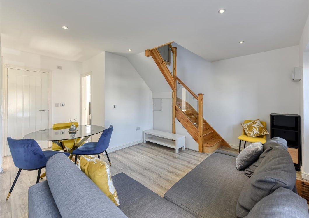 Flat Whitchurch Road in Cardiff County