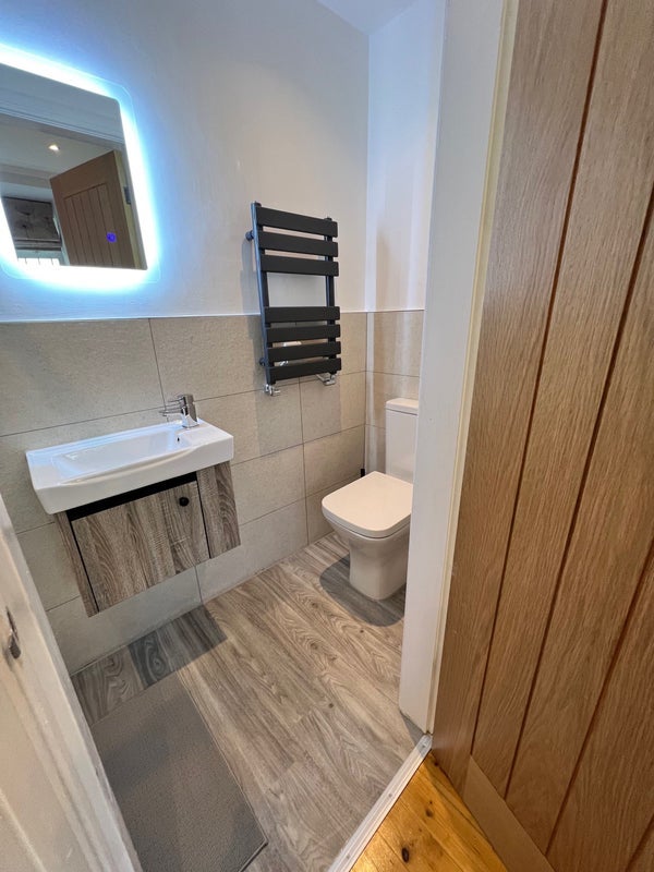 Room Hallam Road in Nottingham