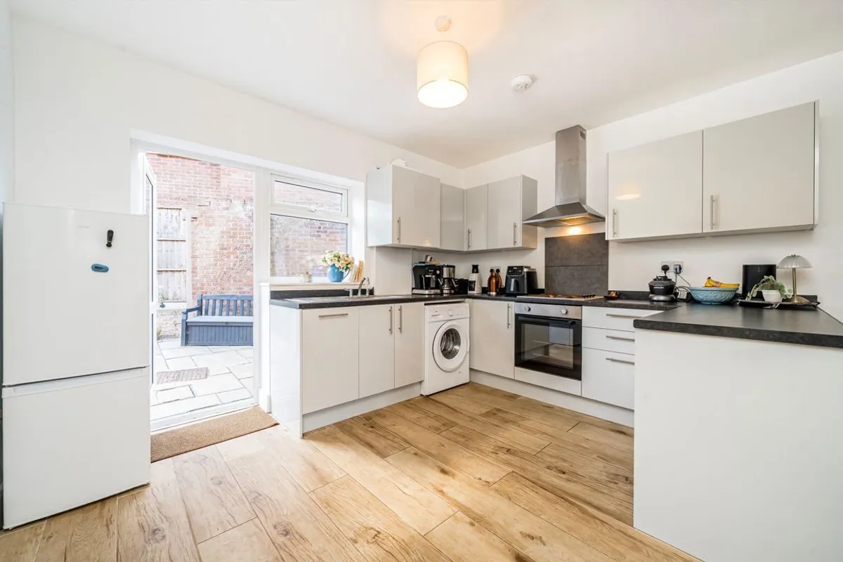 Flat Brunswick Road in Greater London