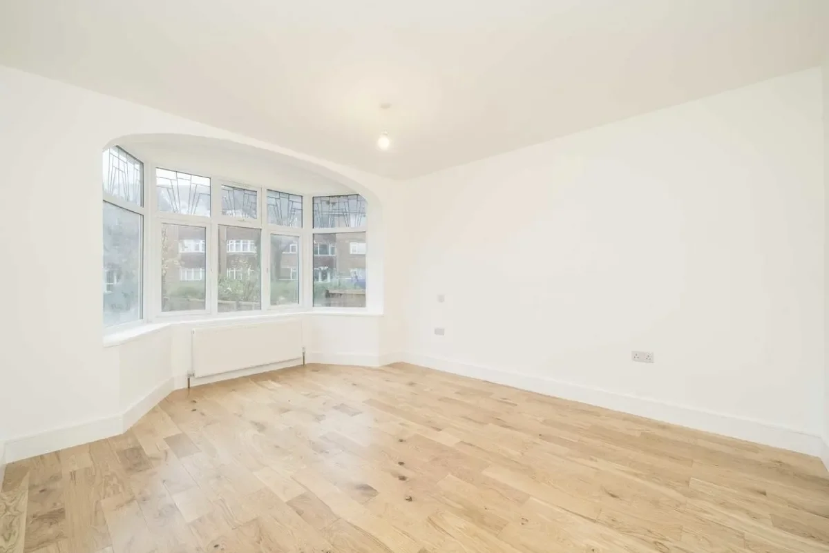 Flat Brunswick Road in Greater London