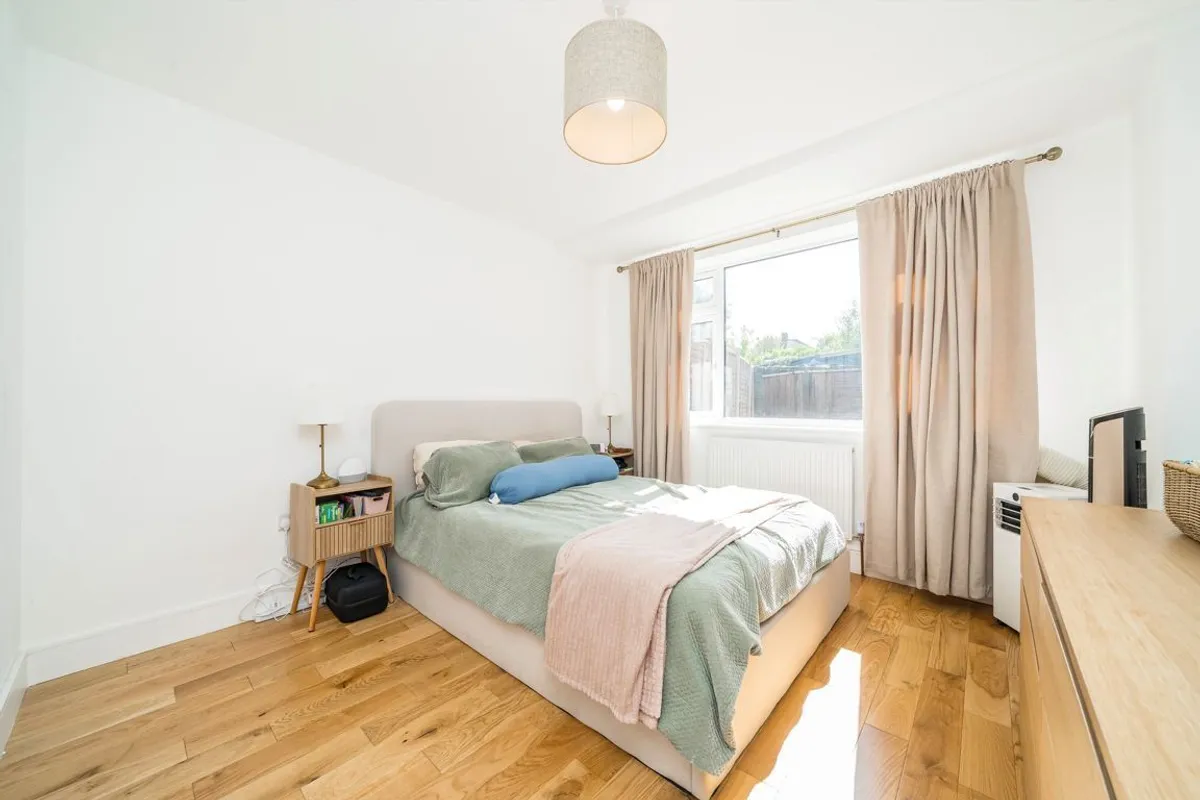 Flat Brunswick Road in Greater London