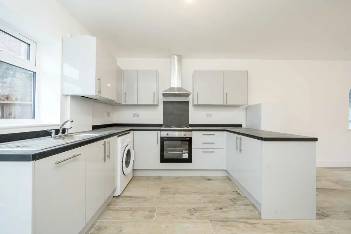 Flat Brunswick Road in Greater London