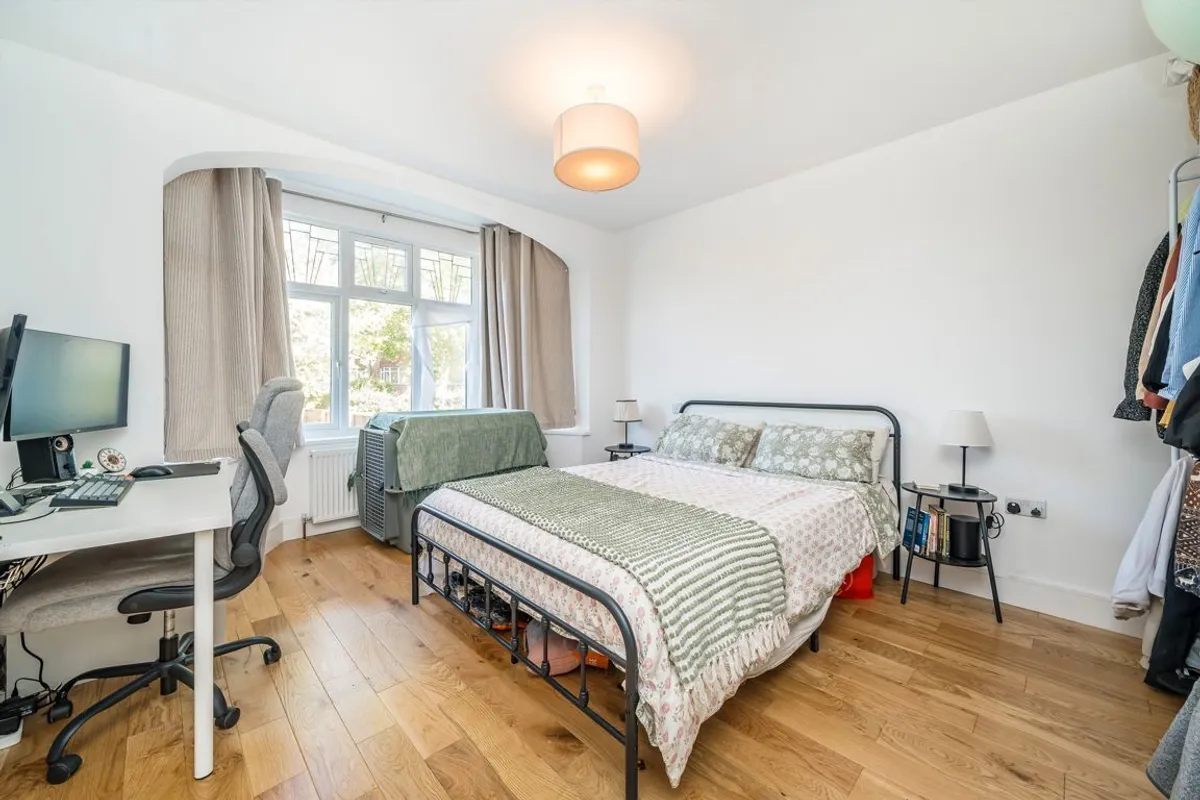 Flat Brunswick Road in Greater London