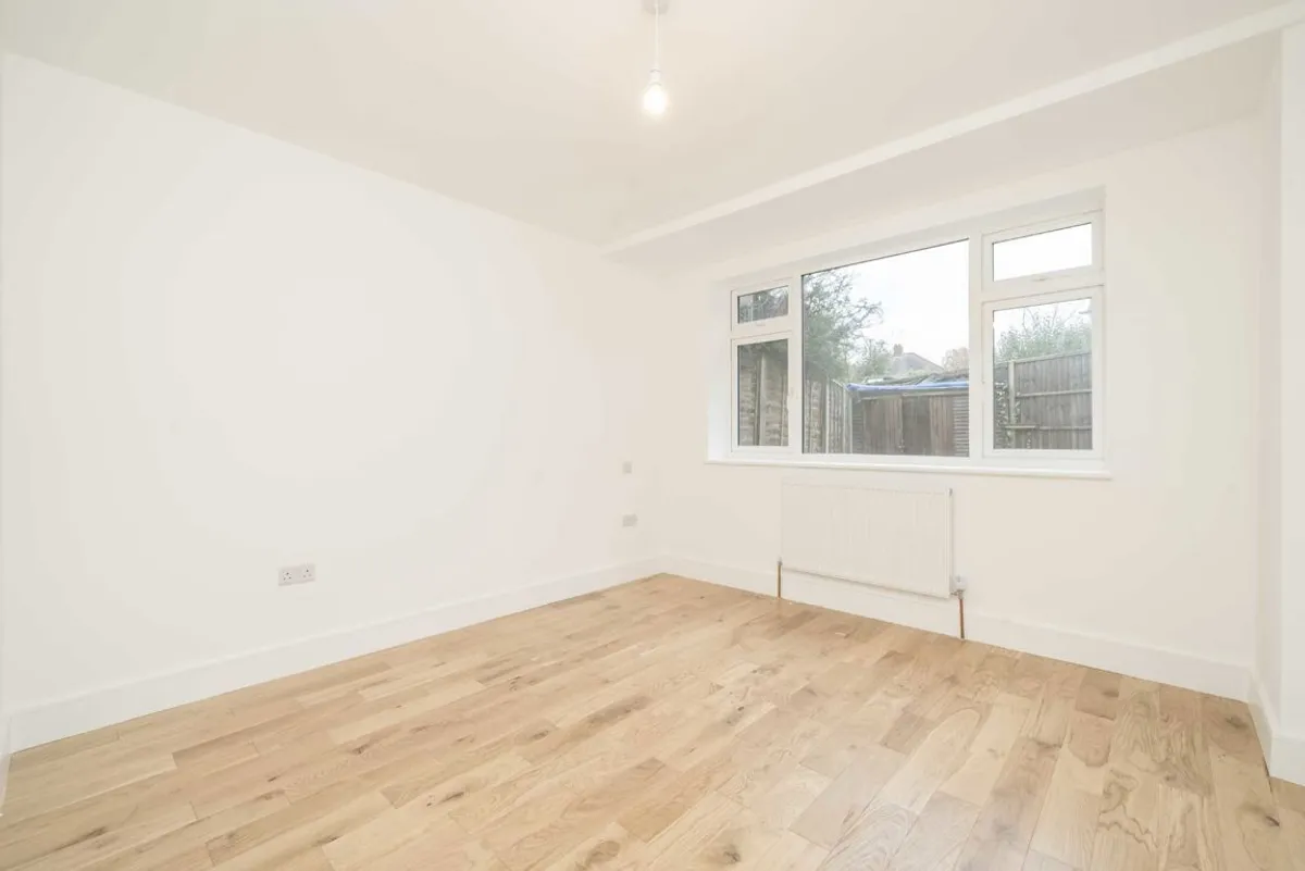 Flat Brunswick Road in Greater London