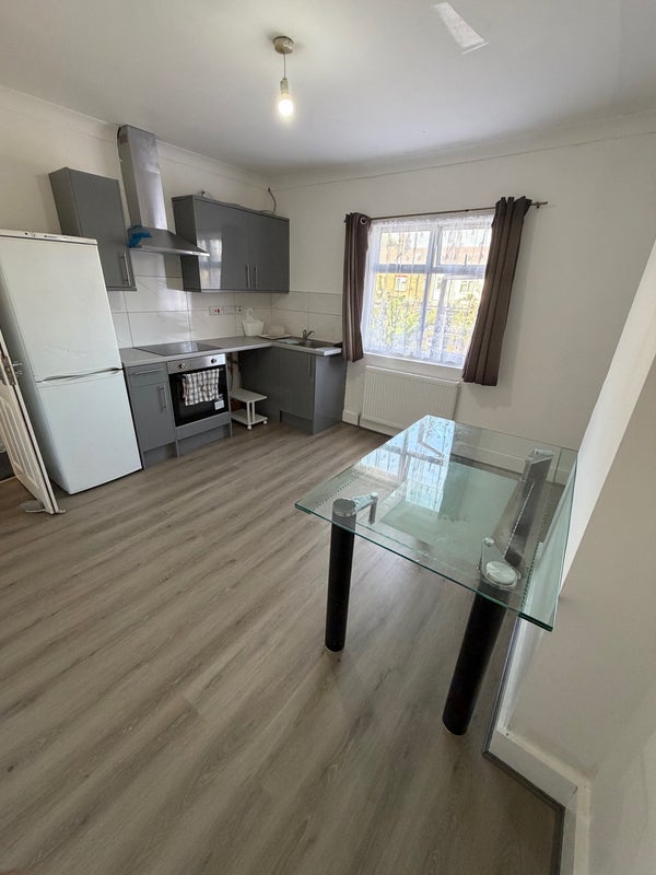 Room Holland Road in Greater London