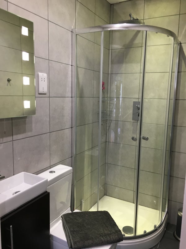 Room Benson Road in Greater London