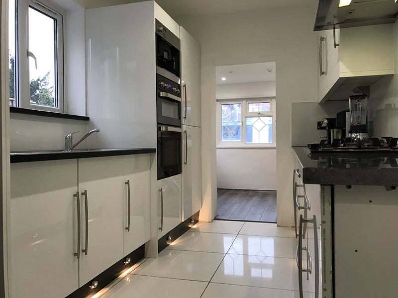 Room Benson Road in Greater London