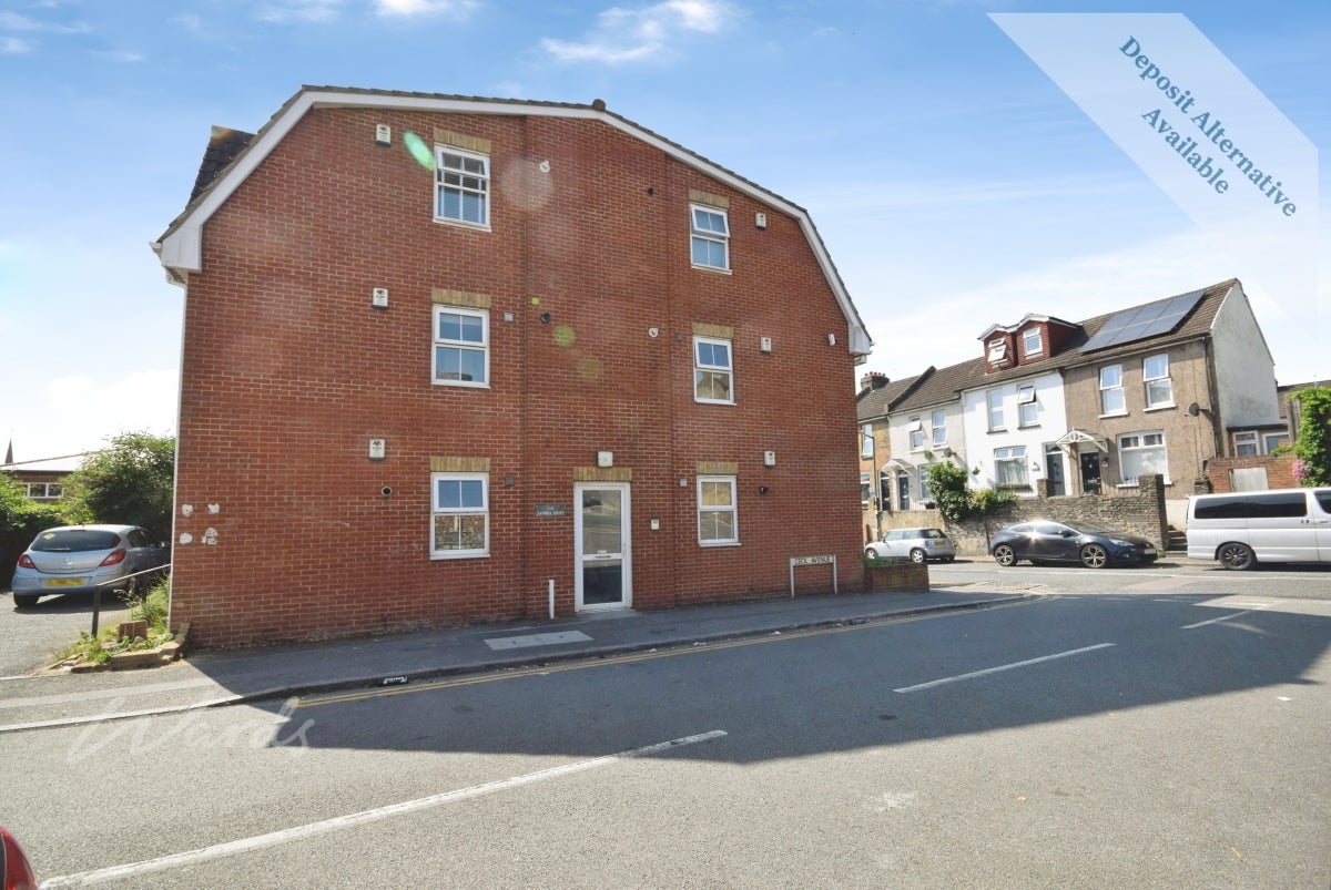 Flat Cecil Avenue in Strood