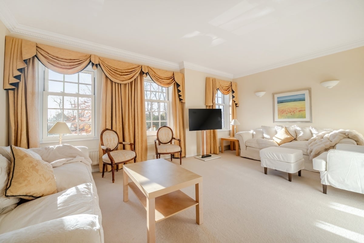 House Queens Acre in Windsor