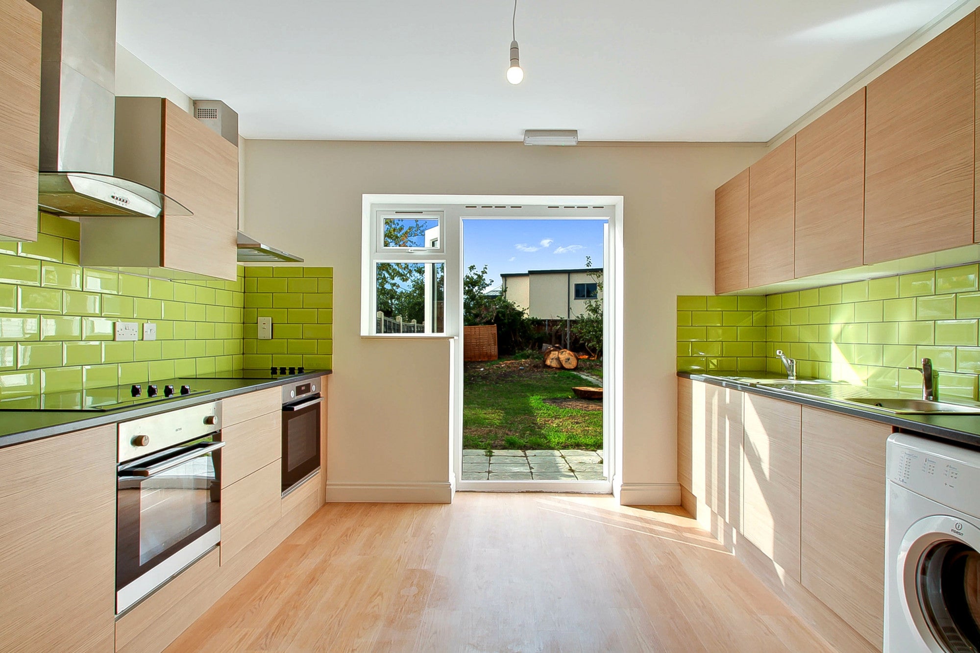 Room Ragstone Road in Slough