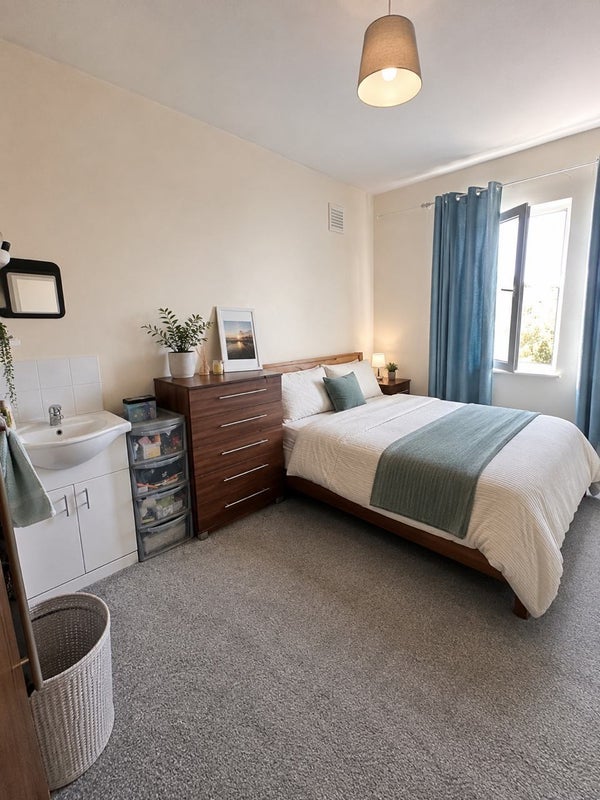Room Newquay Road in Greater London