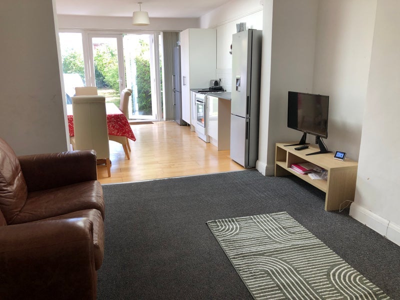 Room Newquay Road in Greater London
