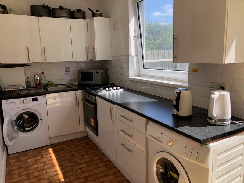 Room Newquay Road in Greater London