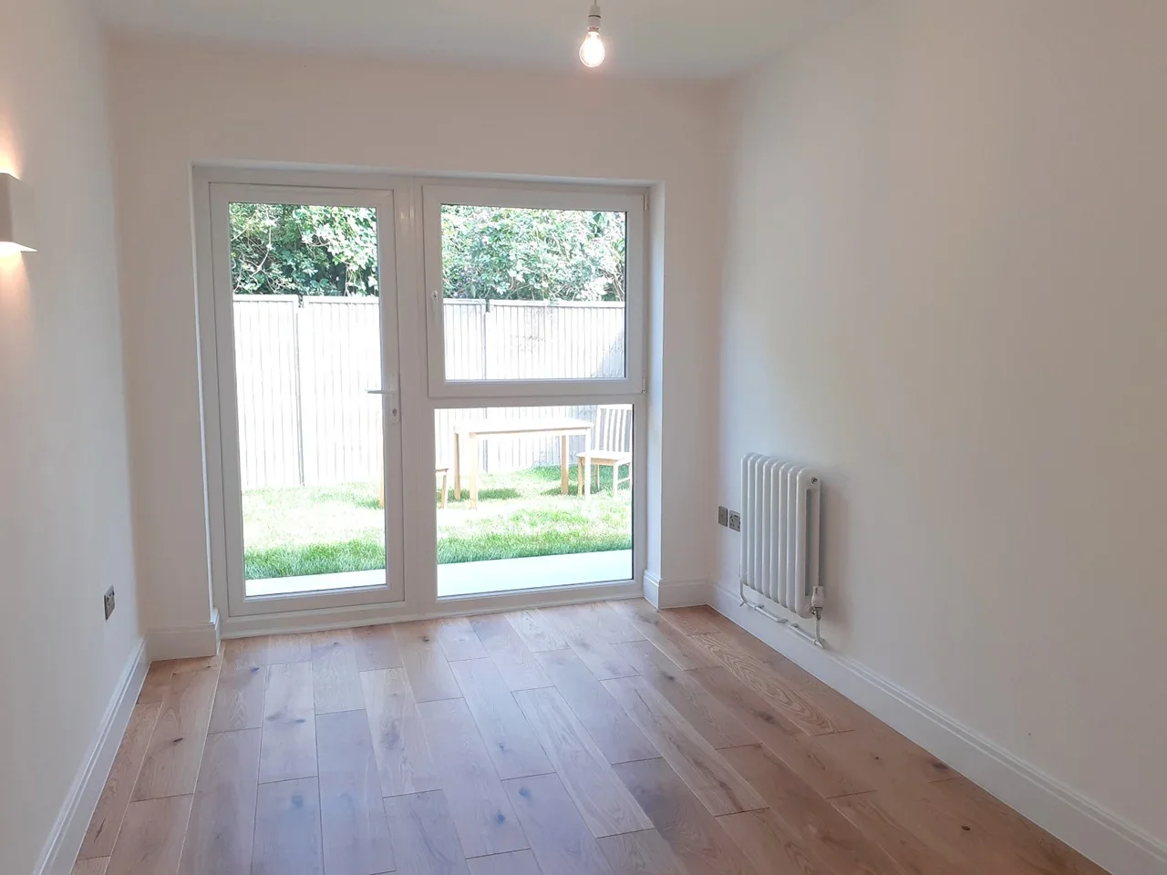 Flat Grafton Road in Greater London