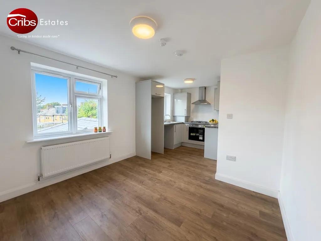 Flat Halesowen Road in London