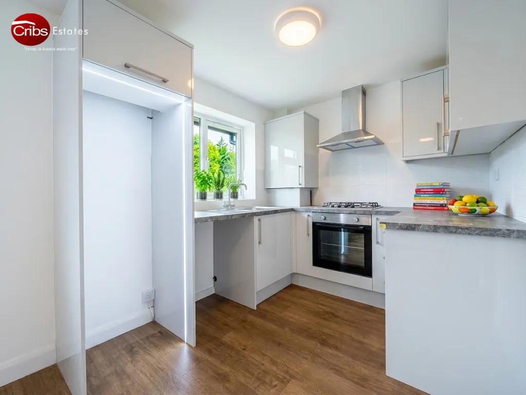 Flat Halesowen Road in London