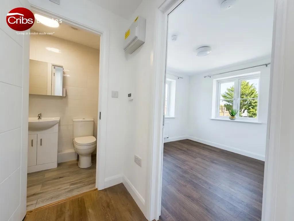 Flat Halesowen Road in London