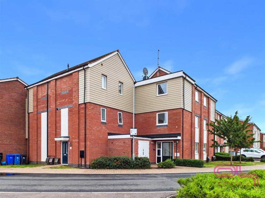 Flat Pembroke Way in East Staffordshire
