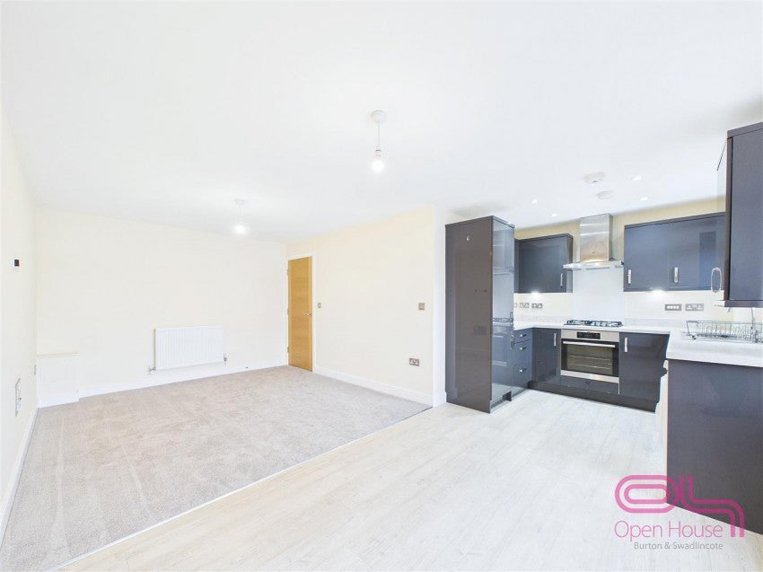 Flat Pembroke Way in East Staffordshire
