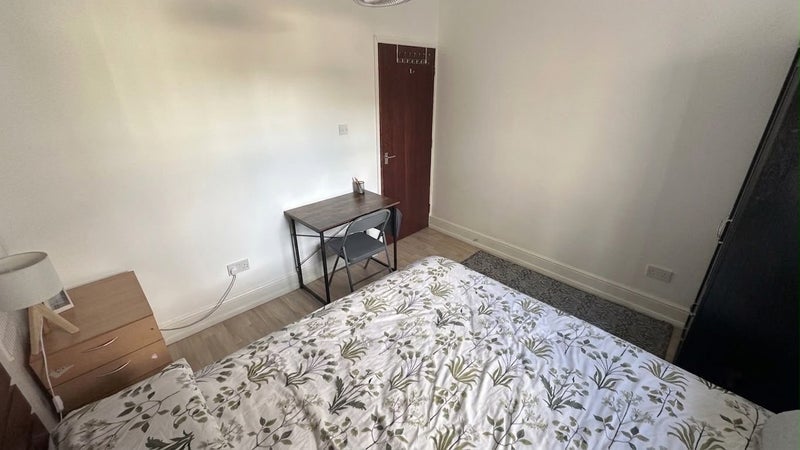 Room Scholars Walk in Leicester