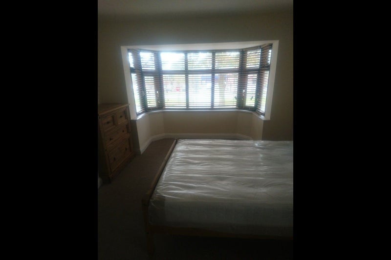 Room Garmoyle Road in Liverpool