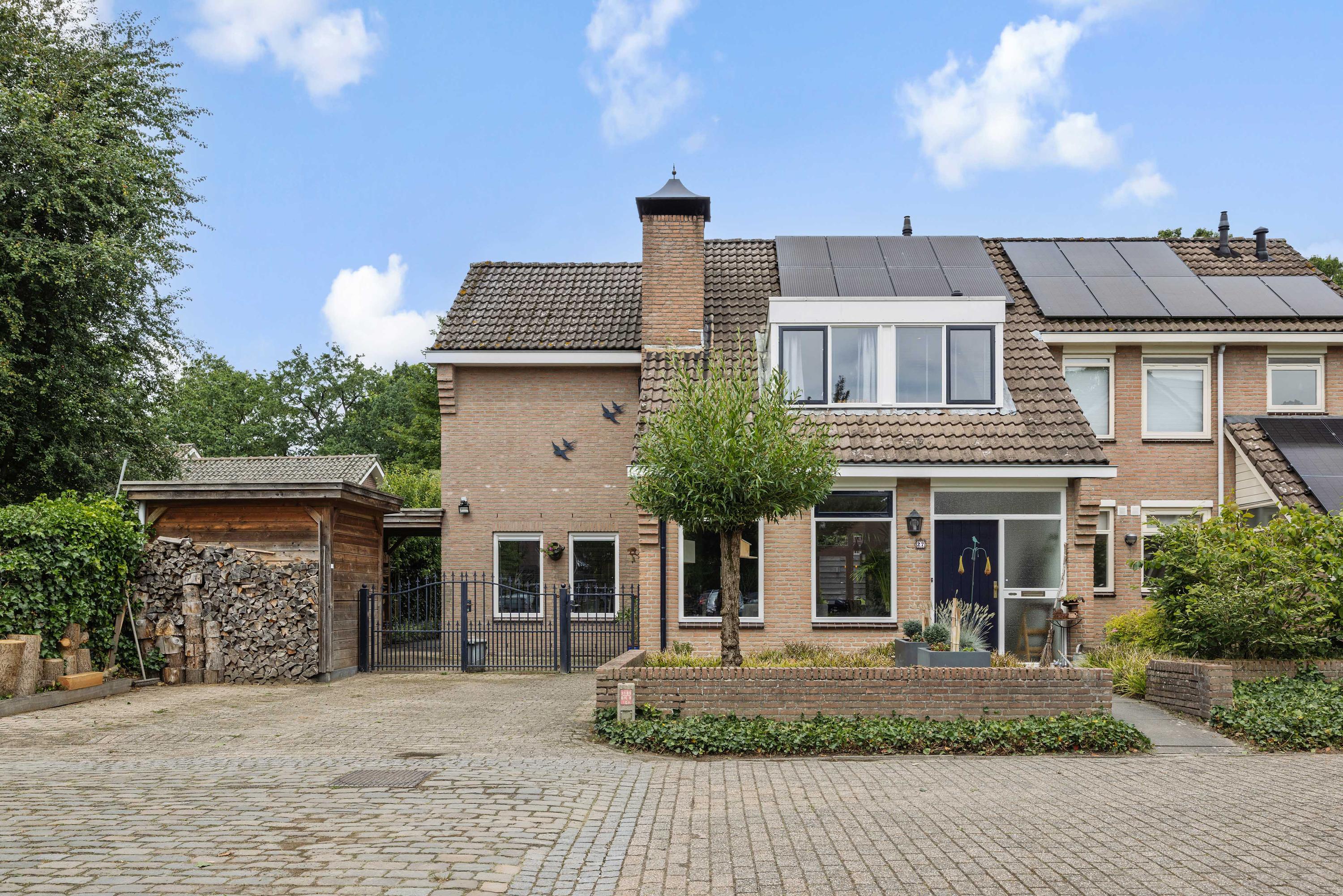 Twee-onder-één-kap te koop: Meidoorn 27, Helmond