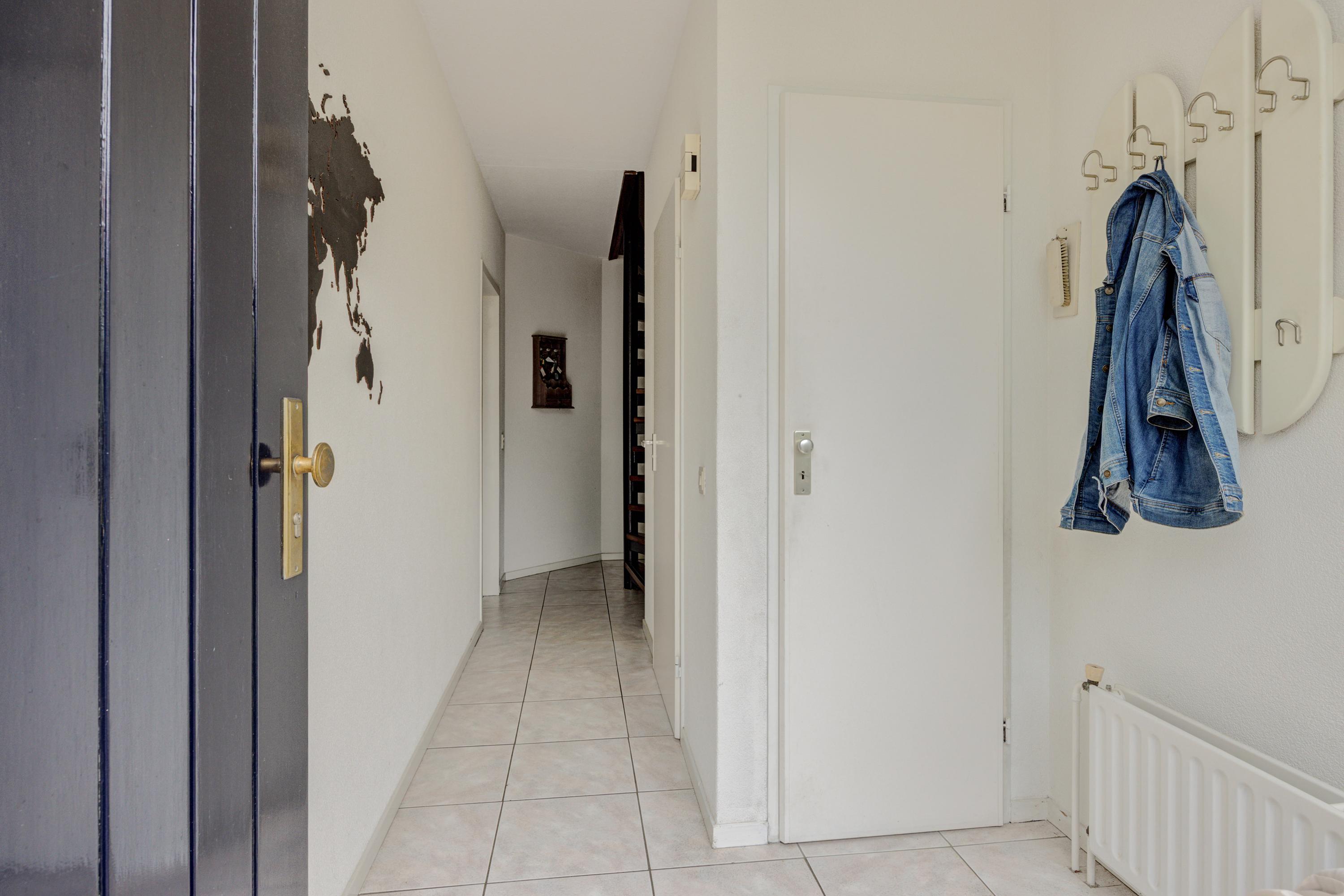 Twee-onder-één-kap te koop: Meidoorn 27, Helmond