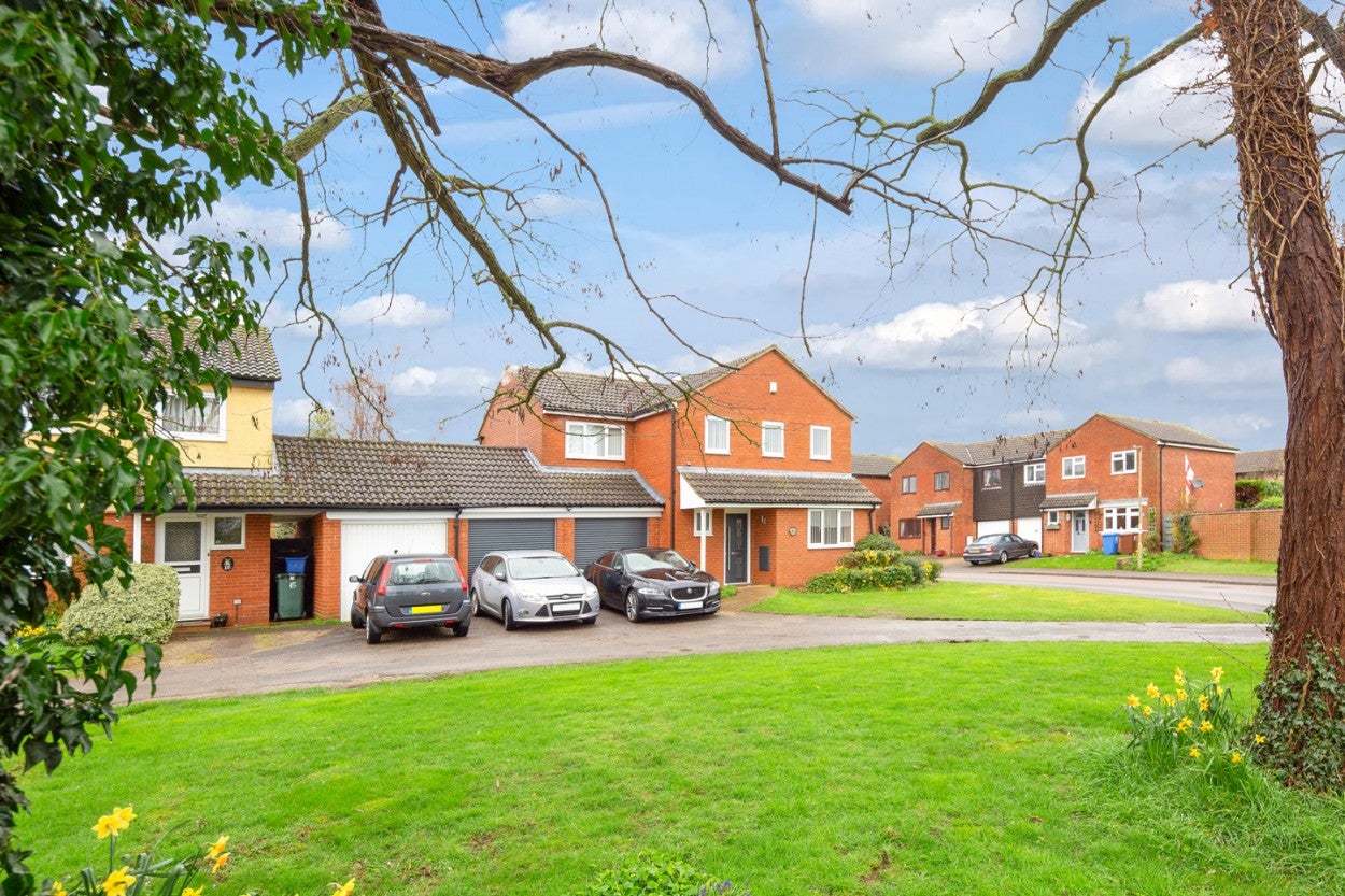 House Windmill Avenue in Cherwell District