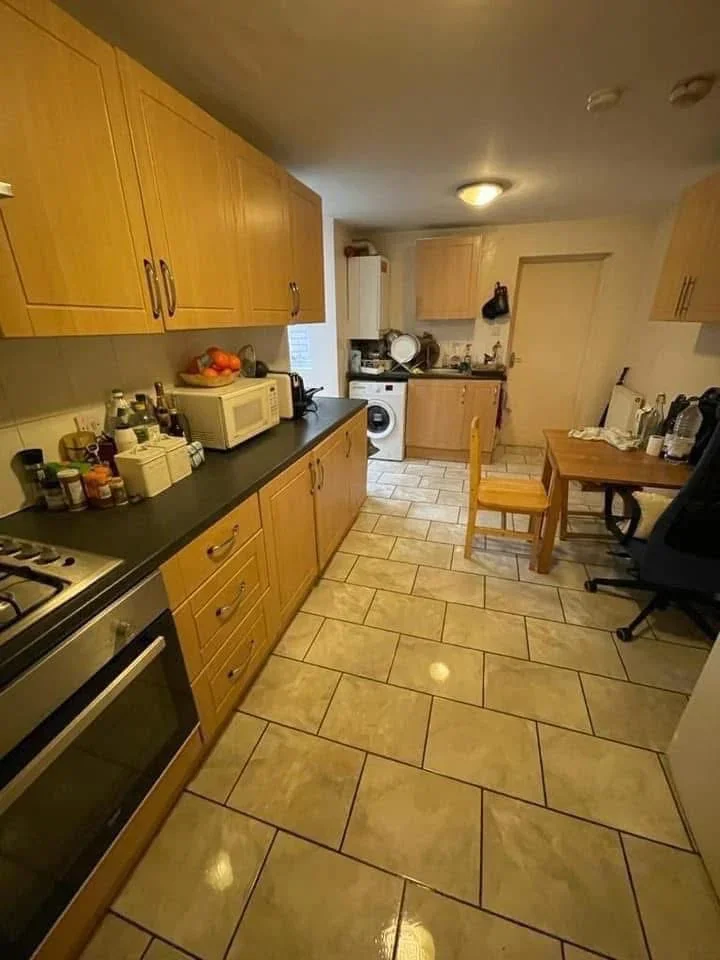 Room Westdown Road in Greater London