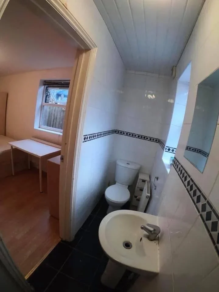 Room Westdown Road in Greater London