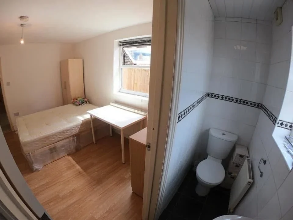 Room Westdown Road in Greater London