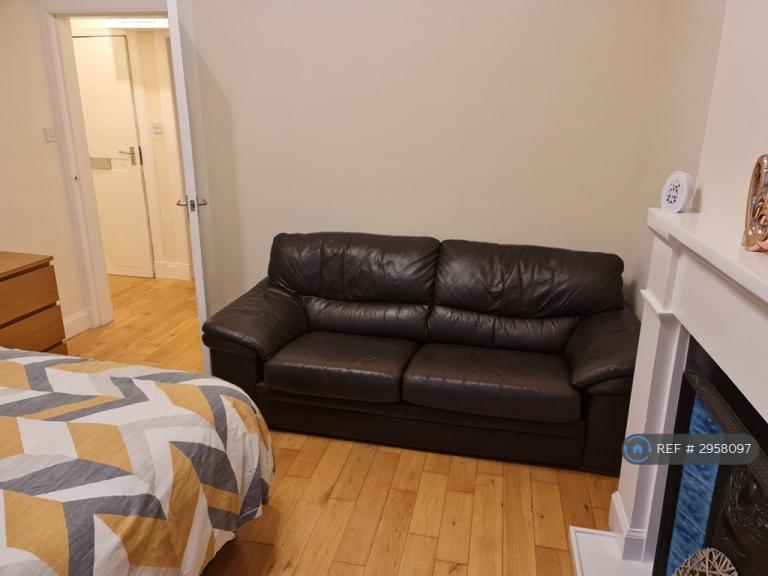 Flat St Crispin's Place in Falkirk