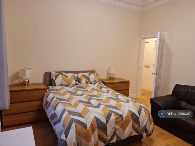 Flat St Crispin's Place in Falkirk