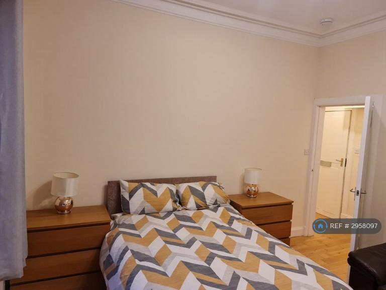 Flat St Crispin's Place in Falkirk