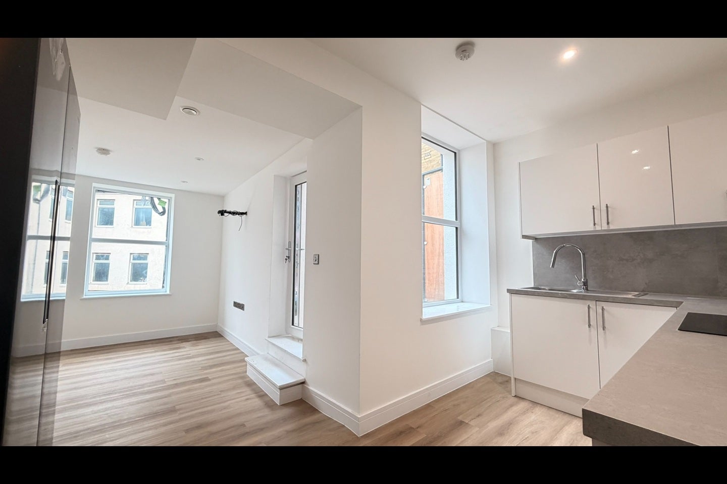 Flat Hinton Road in Greater London