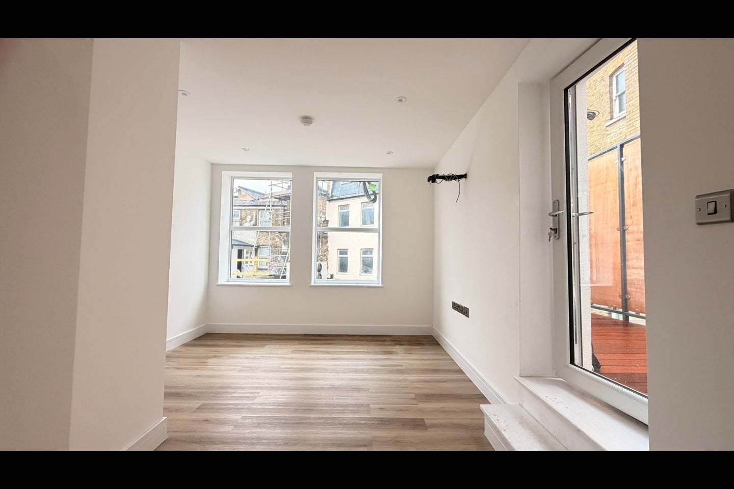 Flat Hinton Road in Greater London