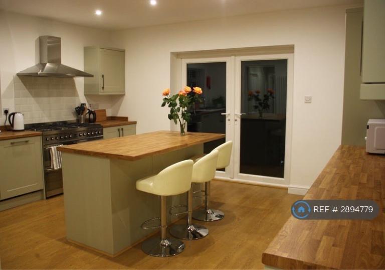 Room Inglehurst in Borough of Runnymede