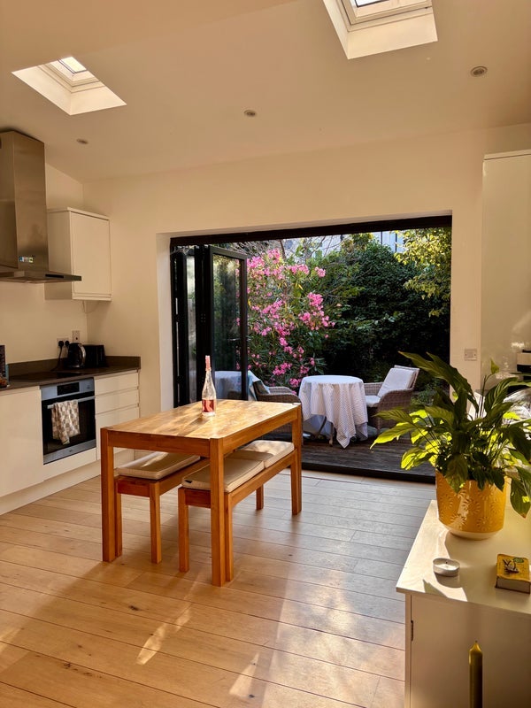 Room Boscombe Road in Greater London