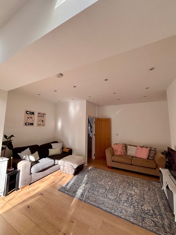 Room Boscombe Road in Greater London