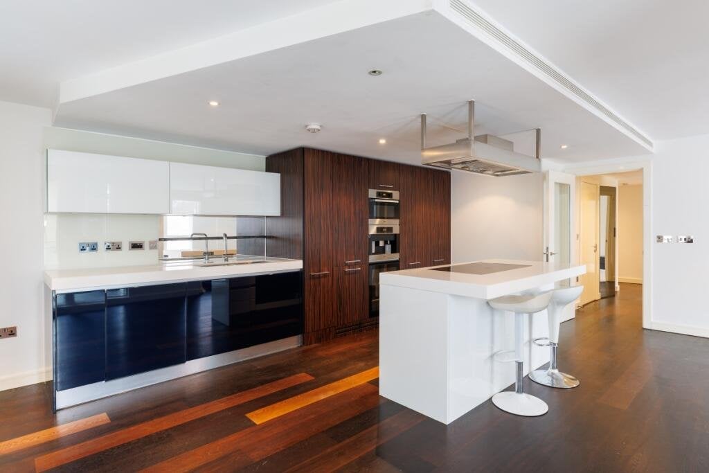 Flat Mildenhall Road in Greater London