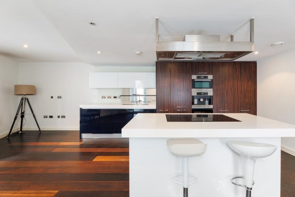 Flat Mildenhall Road in Greater London