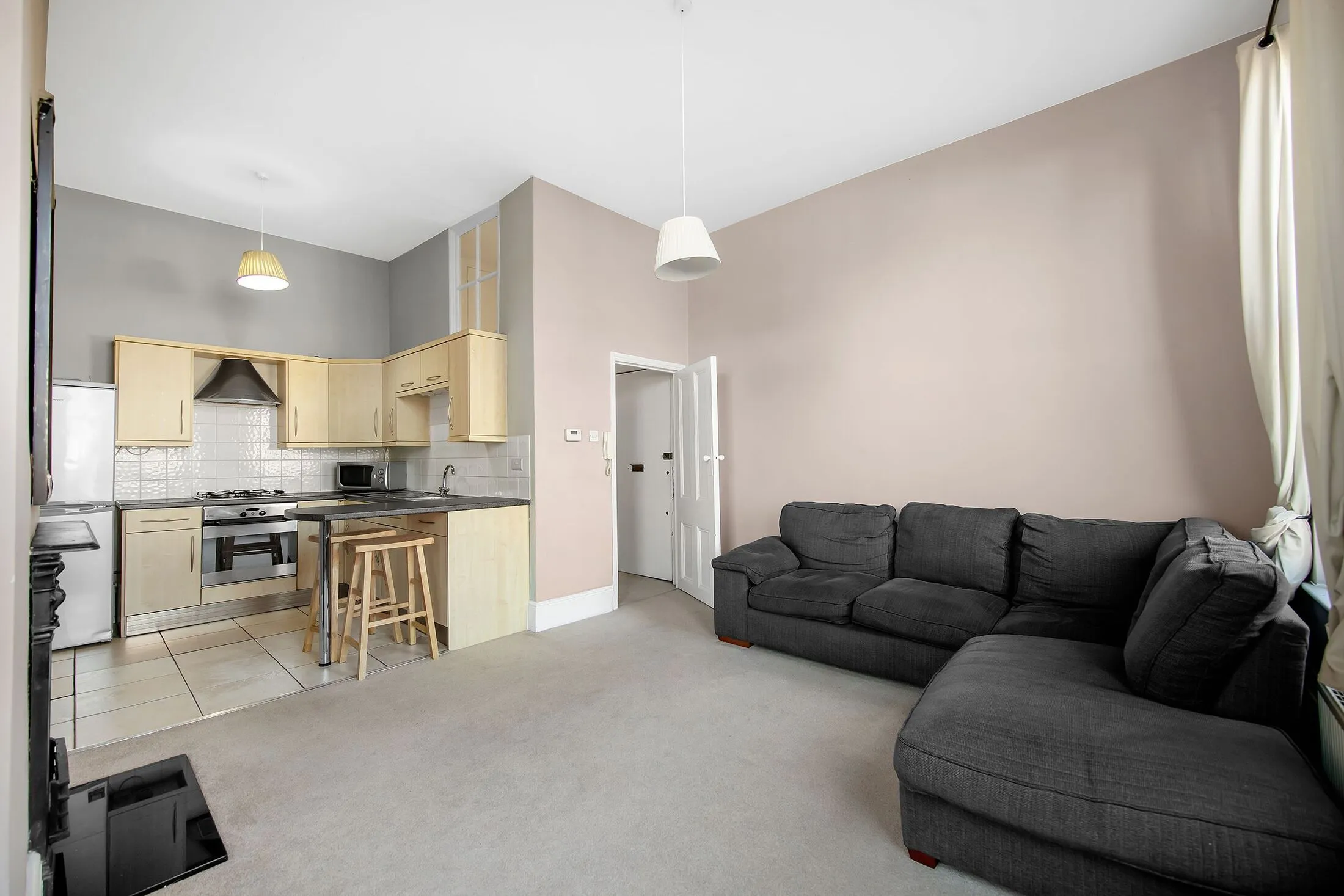 Flat Wimbledon Park Road in Greater London