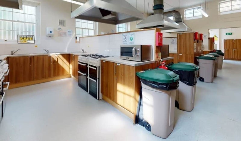 Room Augustus Street in Greater London