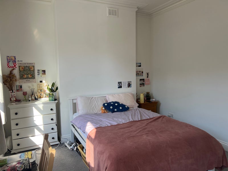 Room Grovedale Road in Greater London